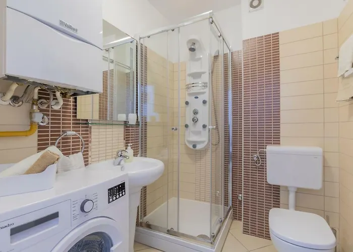 Center Penthouse 아파트 풀라