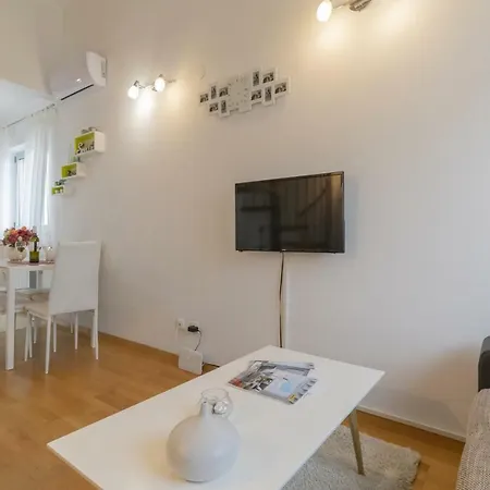 Center Penthouse Apartment Pula