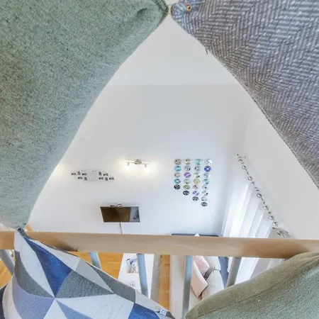Center Penthouse Apartment *