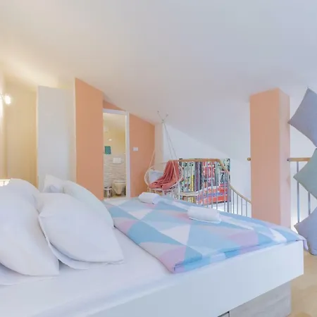 Center Penthouse Апартаменти Пула