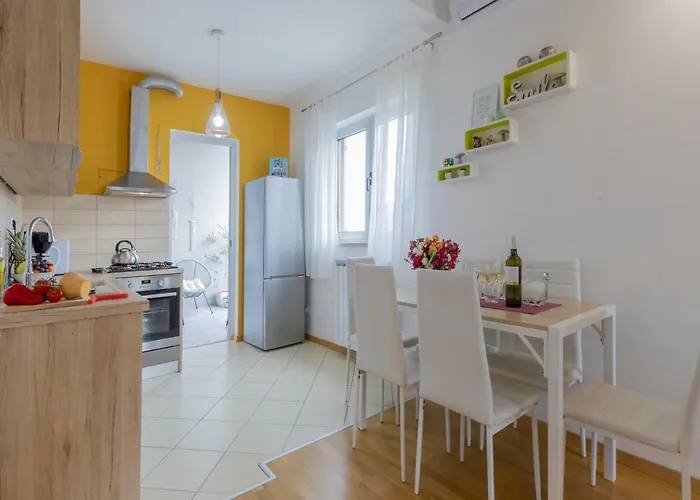 Center Penthouse Apartment *