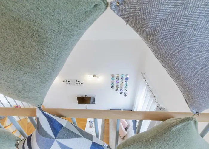 Center Penthouse Apartment *