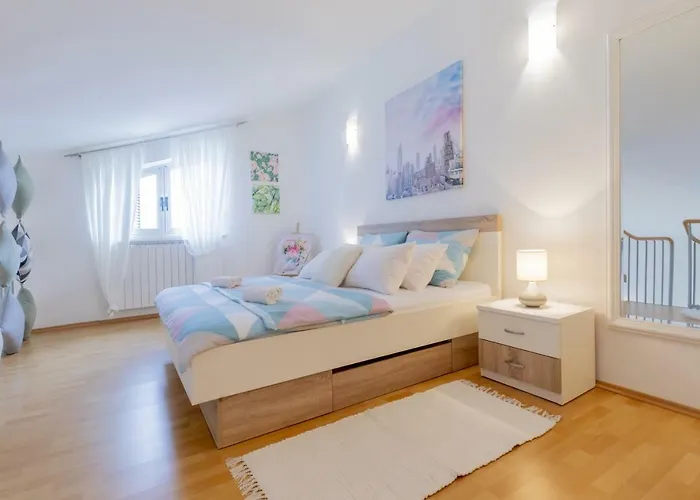 Center Penthouse * プーラ