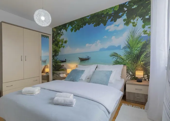 Center Penthouse * プーラ